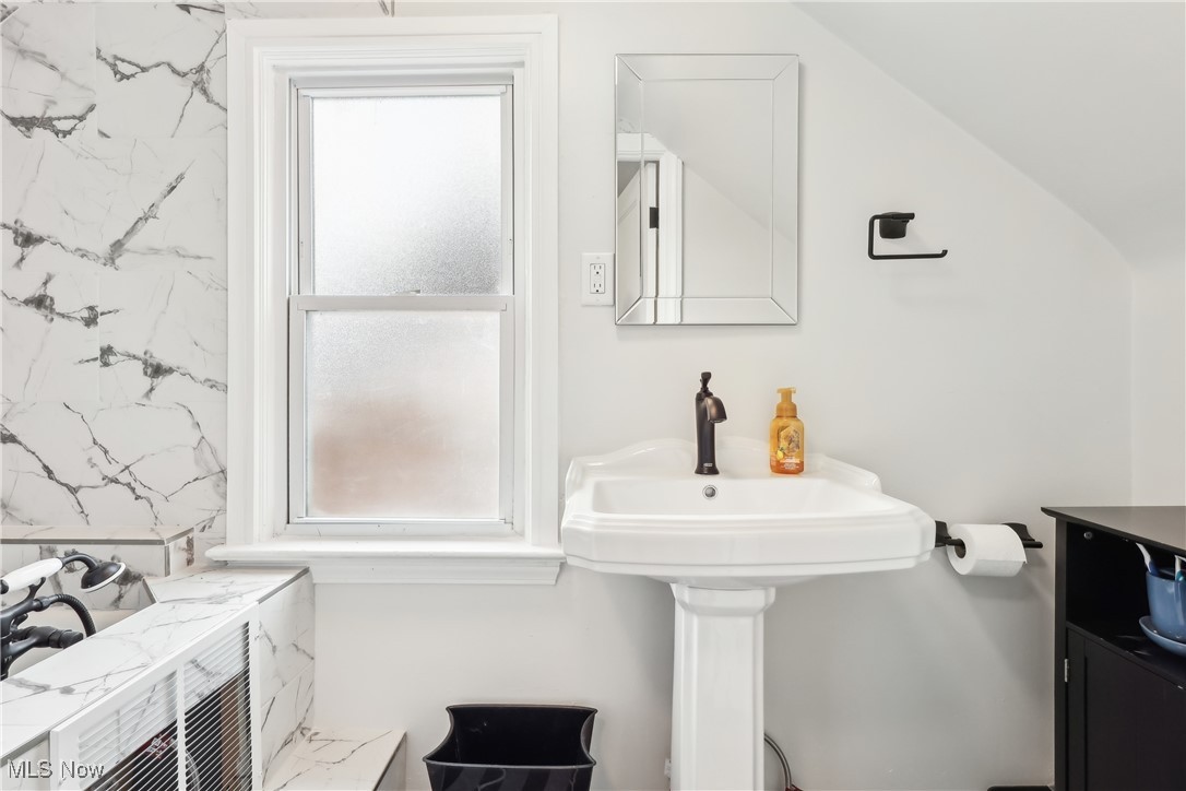 17912 Lomond Boulevard Shaker Heights OH 44122