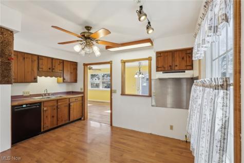 865 Warwick Drive Sheffield Lake OH 44054