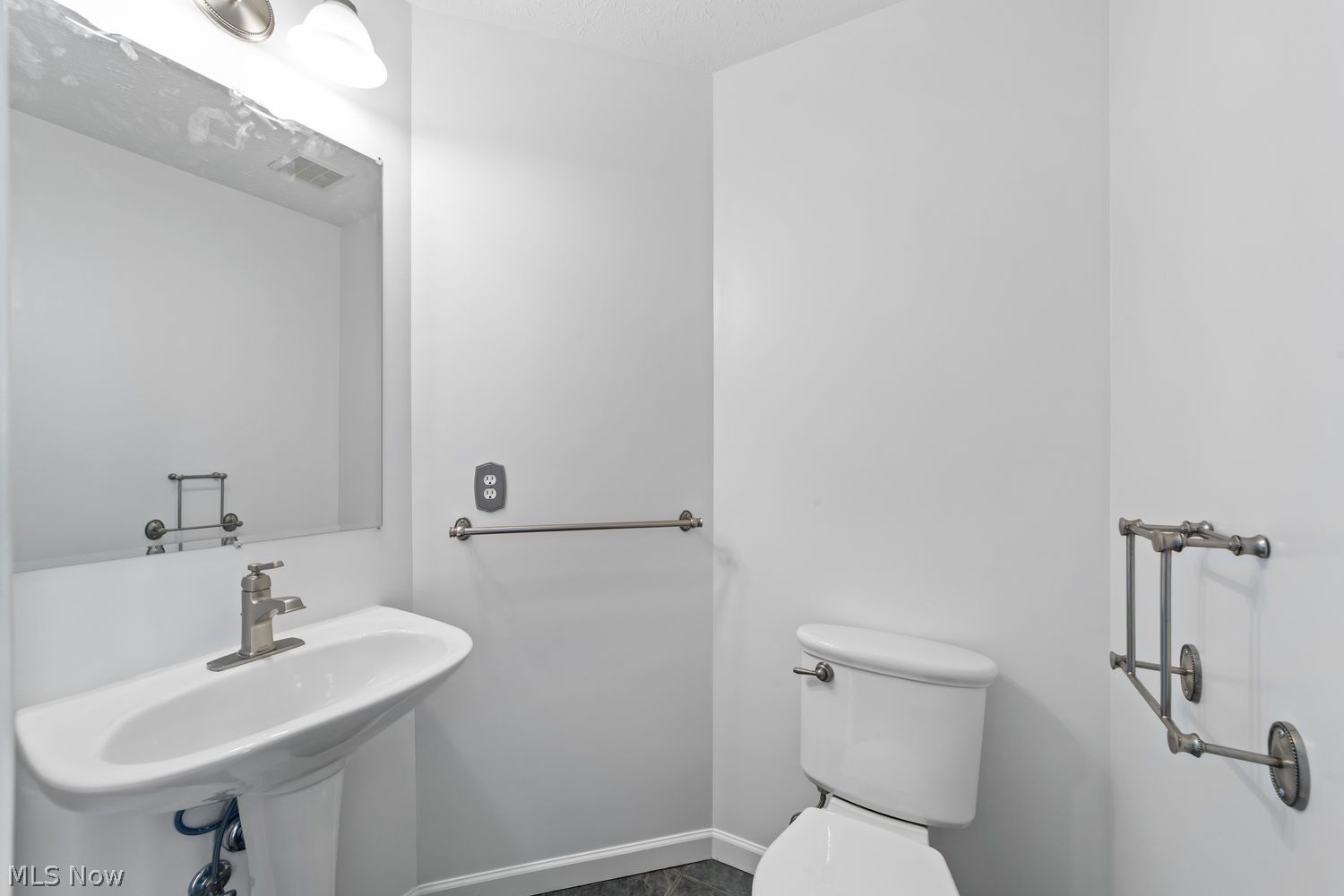 817 Horseshoe Way Avon Lake OH 44012
