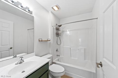 817 Horseshoe Way Avon Lake OH 44012