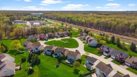 817 Horseshoe Way Avon Lake OH 44012