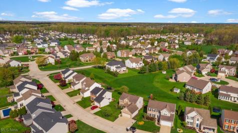 817 Horseshoe Way Avon Lake OH 44012