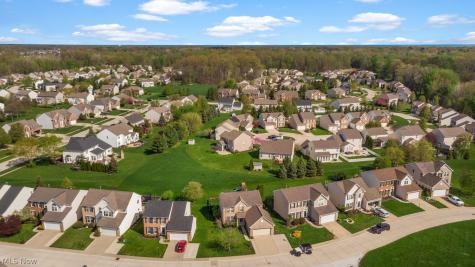 817 Horseshoe Way Avon Lake OH 44012