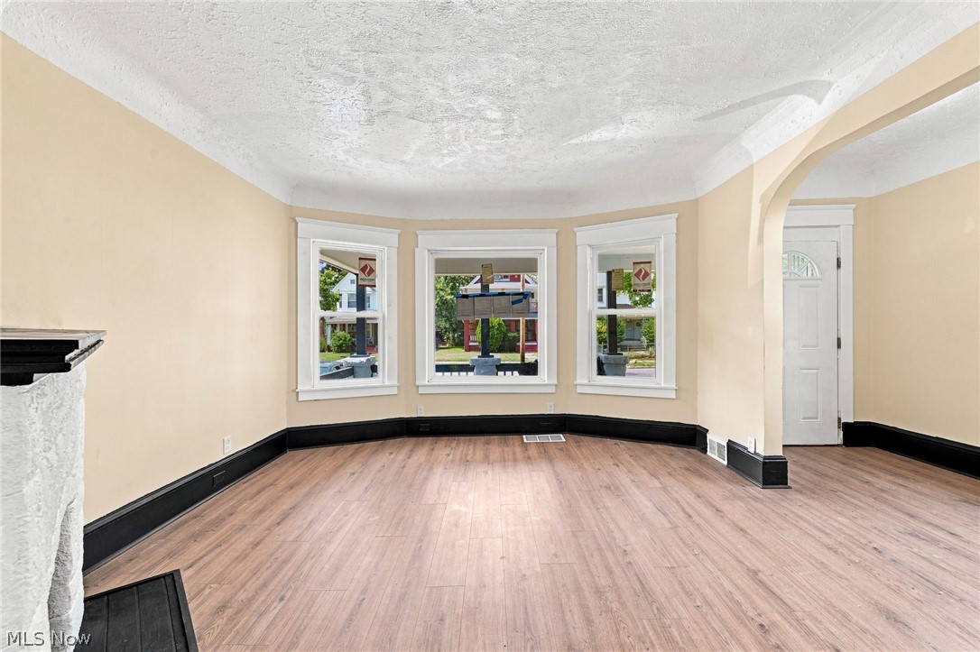 675 E 115 Cleveland OH 44108