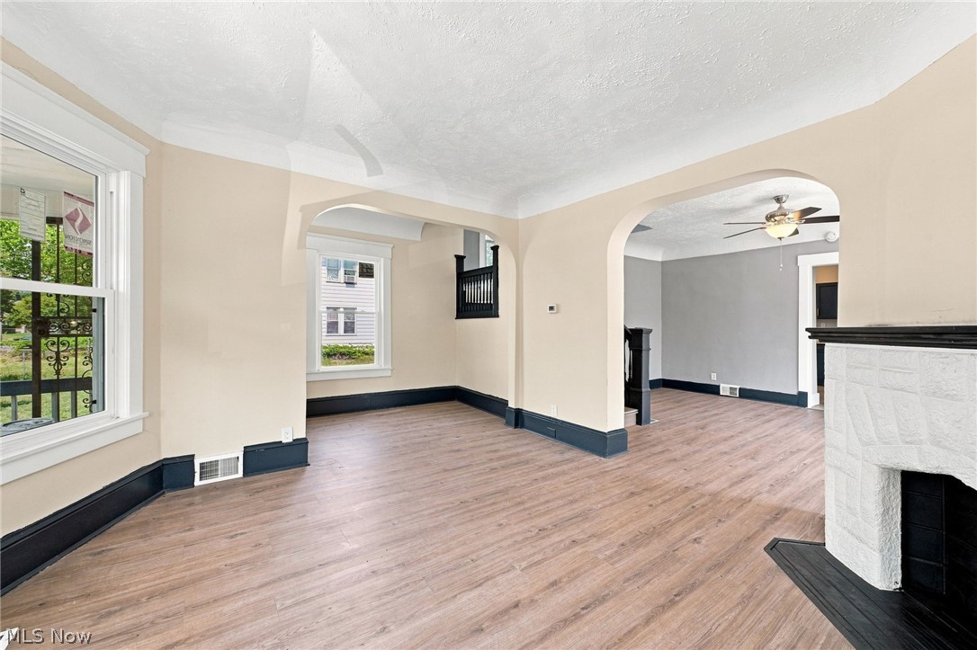 675 E 115 Cleveland OH 44108