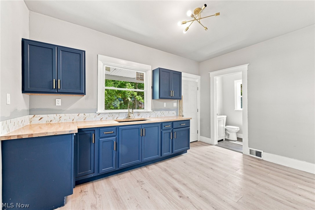 675 E 115 Cleveland OH 44108