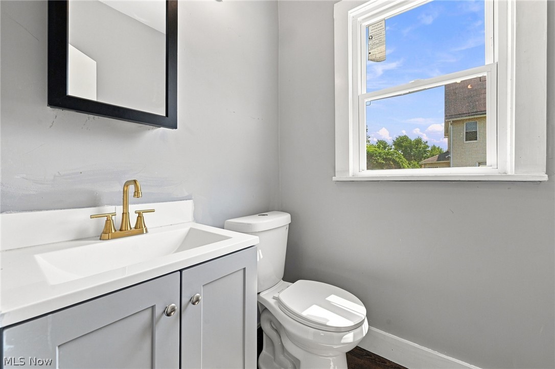 675 E 115 Cleveland OH 44108