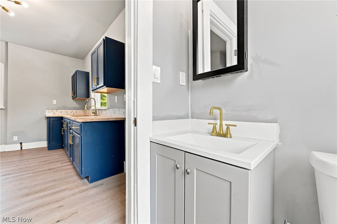 675 E 115 Cleveland OH 44108