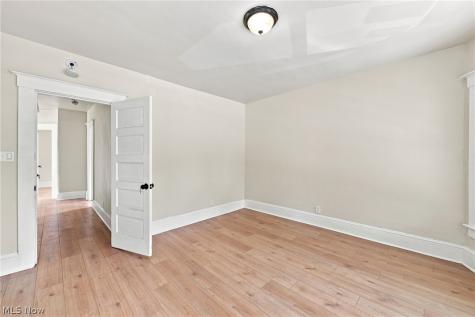 675 E 115 Cleveland OH 44108