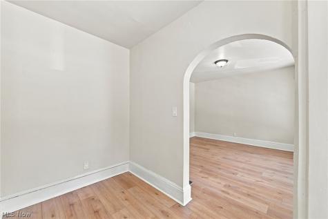 675 E 115 Cleveland OH 44108