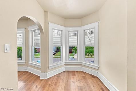 675 E 115 Cleveland OH 44108