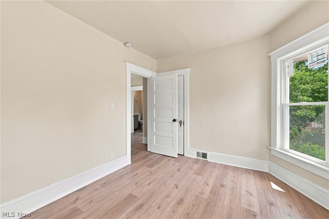 675 E 115 Cleveland OH 44108