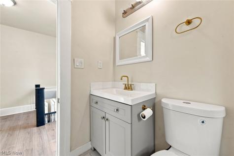 675 E 115 Cleveland OH 44108