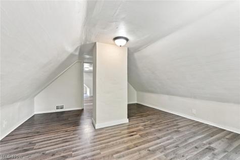 675 E 115 Cleveland OH 44108