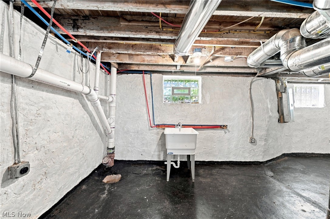 675 E 115 Cleveland OH 44108