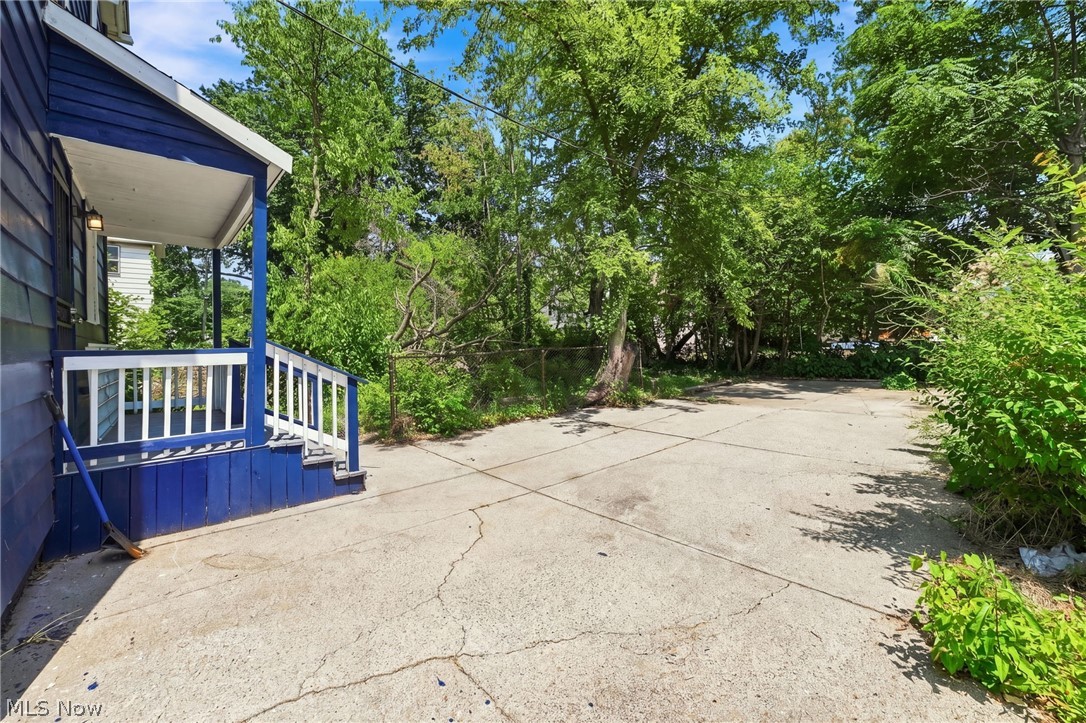 675 E 115 Cleveland OH 44108