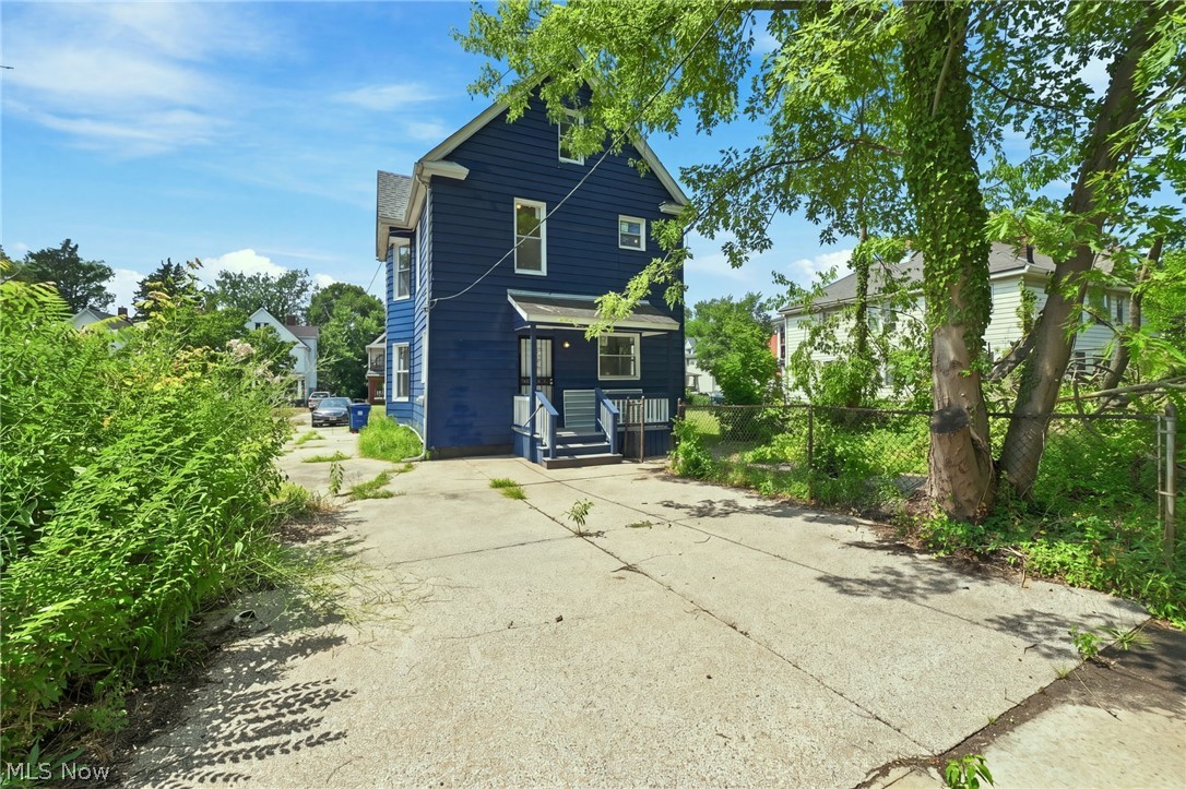 675 E 115 Cleveland OH 44108