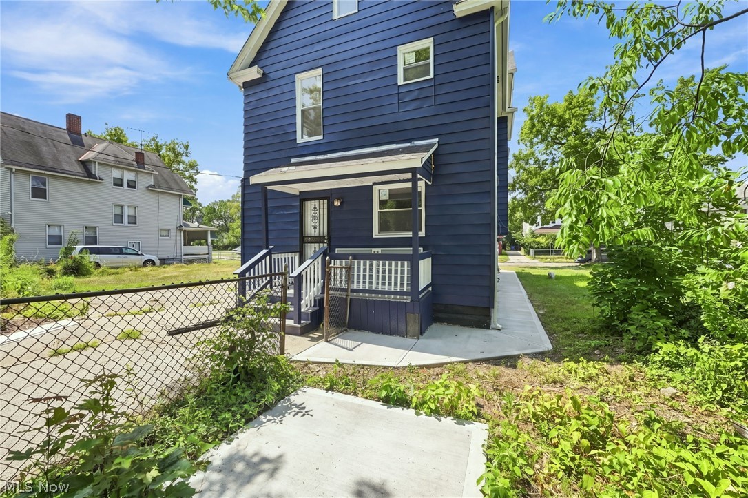 675 E 115 Cleveland OH 44108