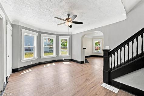 675 E 115 Cleveland OH 44108