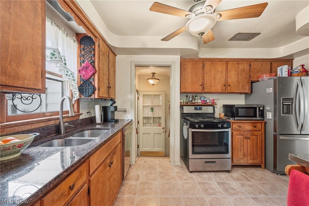 10821 Woodview Boulevard Parma Heights OH 44130