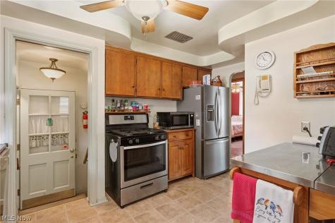 10821 Woodview Boulevard Parma Heights OH 44130