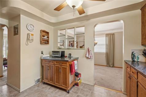 10821 Woodview Boulevard Parma Heights OH 44130