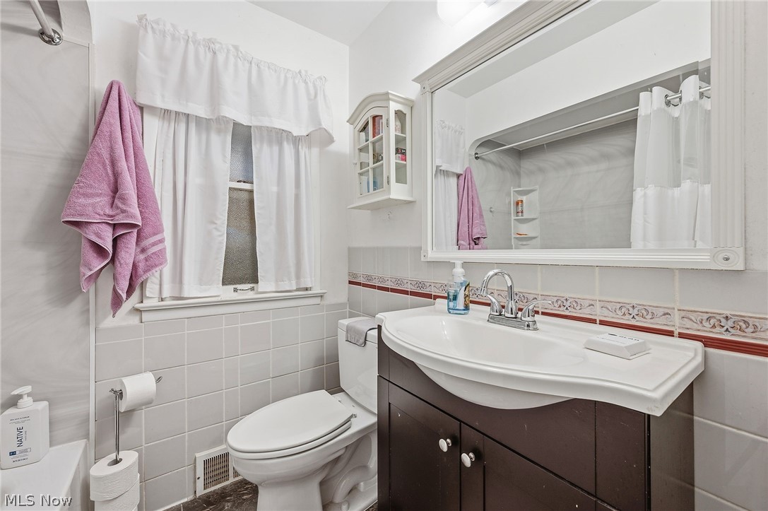 10821 Woodview Boulevard Parma Heights OH 44130