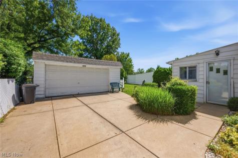 10821 Woodview Boulevard Parma Heights OH 44130