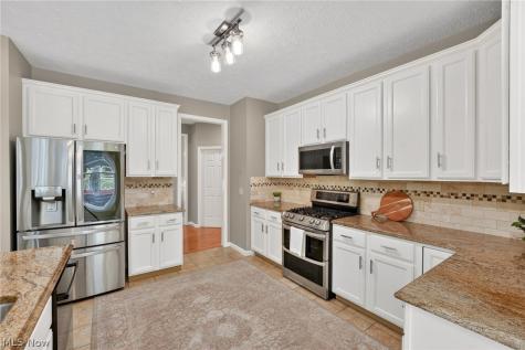 33999 Hickory Court Avon OH 44011