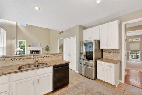33999 Hickory Court Avon OH 44011