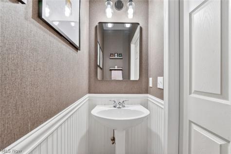 33999 Hickory Court Avon OH 44011