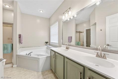 33999 Hickory Court Avon OH 44011