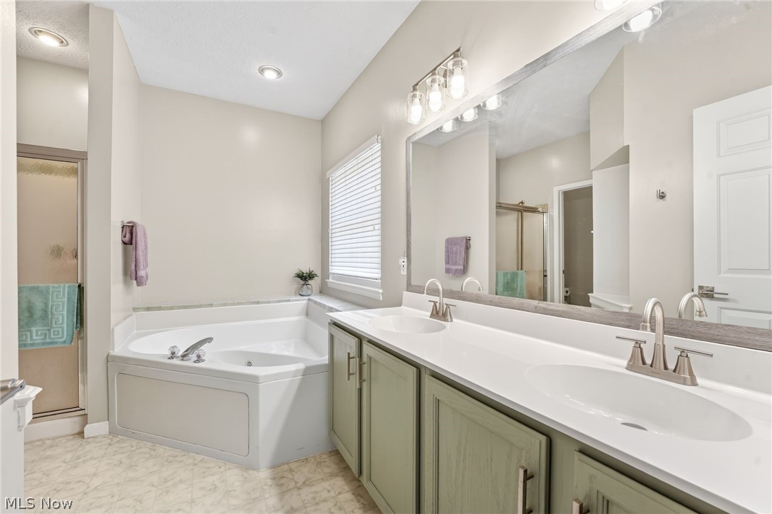 33999 Hickory Court Avon OH 44011
