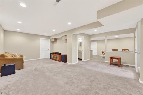 33999 Hickory Court Avon OH 44011