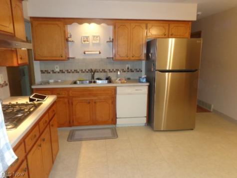 6195 Jamestown Drive Parma OH 44134