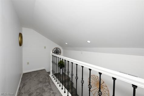 9 Dravis Street Youngstown OH 44515