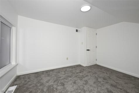 9 Dravis Street Youngstown OH 44515
