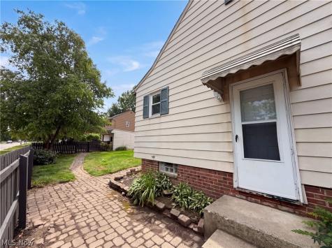 6437 Westminster Drive Cleveland OH 44129