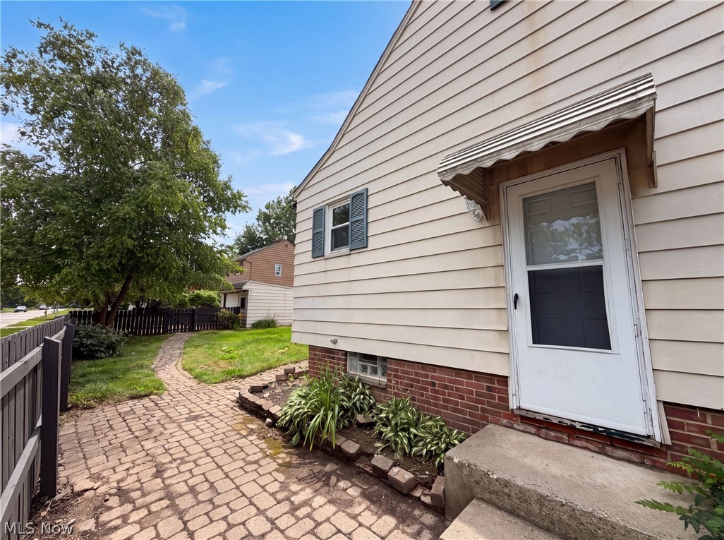 6437 Westminster Drive Cleveland OH 44129