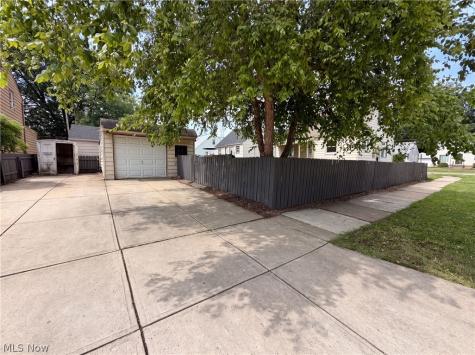 6437 Westminster Drive Cleveland OH 44129