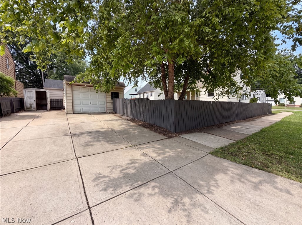 6437 Westminster Drive Cleveland OH 44129