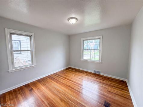 6437 Westminster Drive Cleveland OH 44129