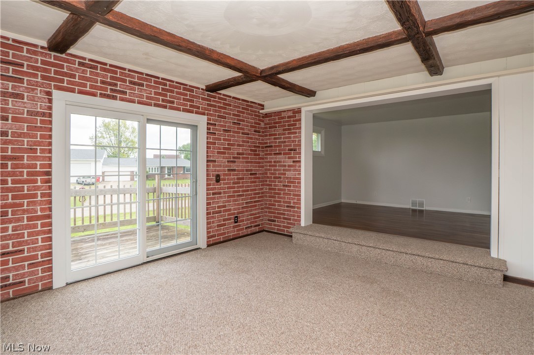 4544 Lakeknoll Street Louisville OH 44641