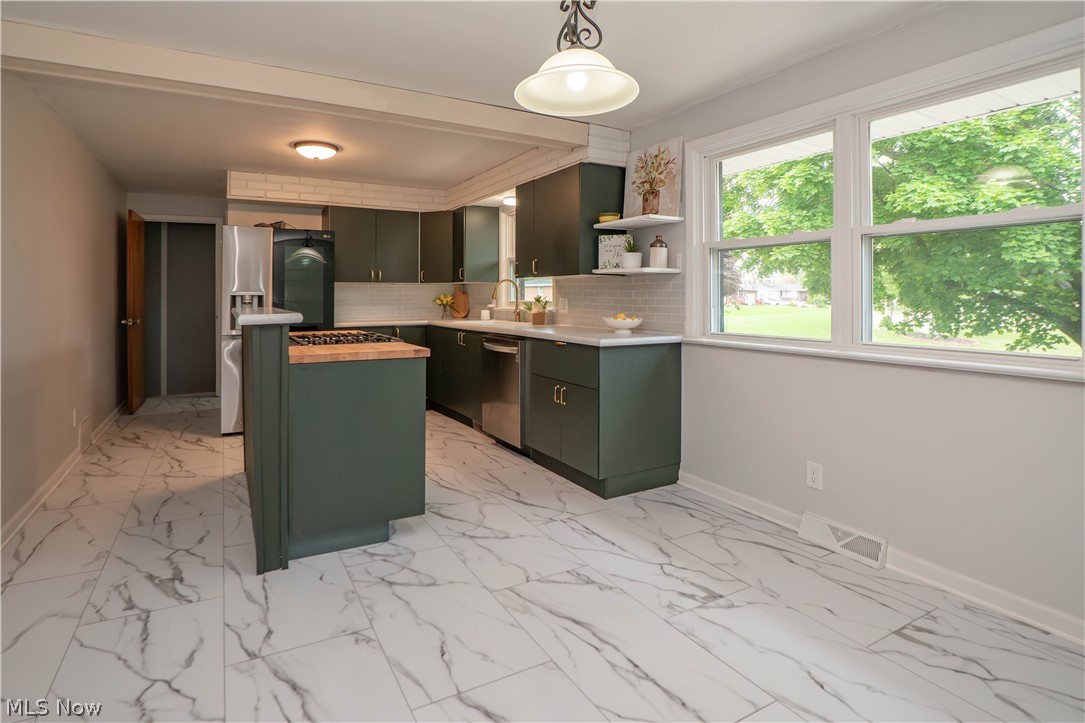 4544 Lakeknoll Street Louisville OH 44641