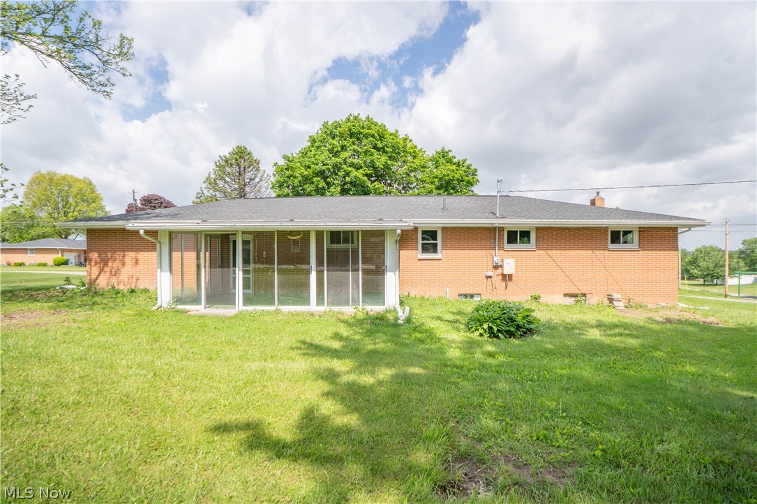 4544 Lakeknoll Street Louisville OH 44641