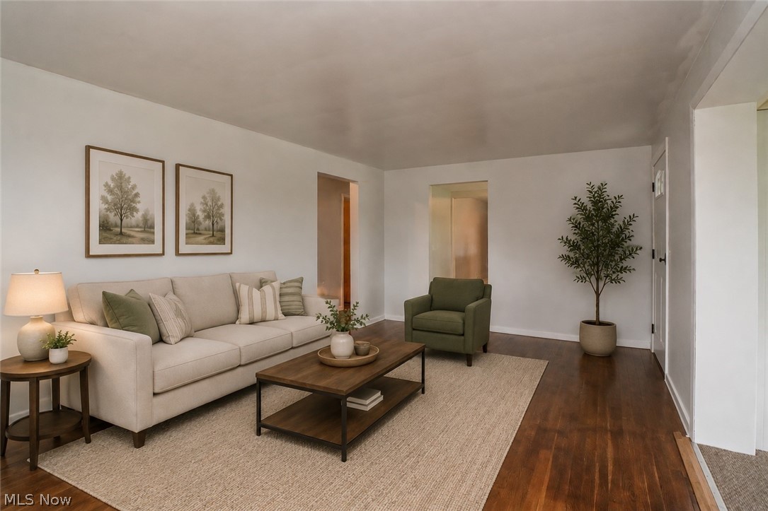 4544 Lakeknoll Street Louisville OH 44641