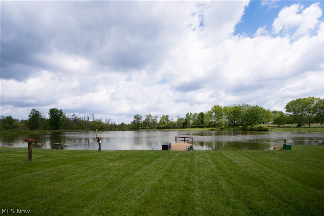 4544 Lakeknoll Street Louisville OH 44641