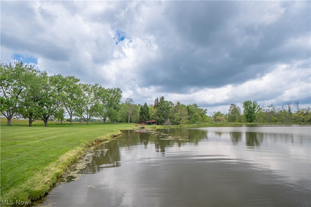 4544 Lakeknoll Street Louisville OH 44641