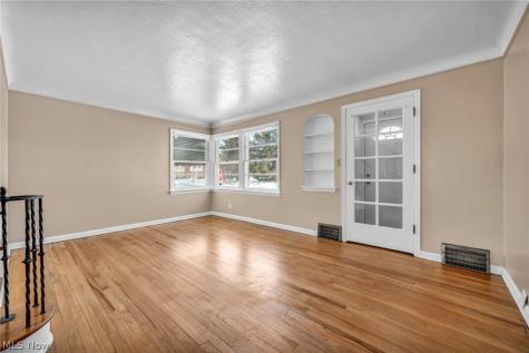 21202 Gardenview Drive Maple Heights OH 44137