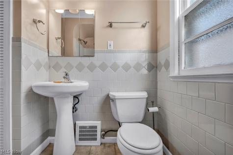 21202 Gardenview Drive Maple Heights OH 44137